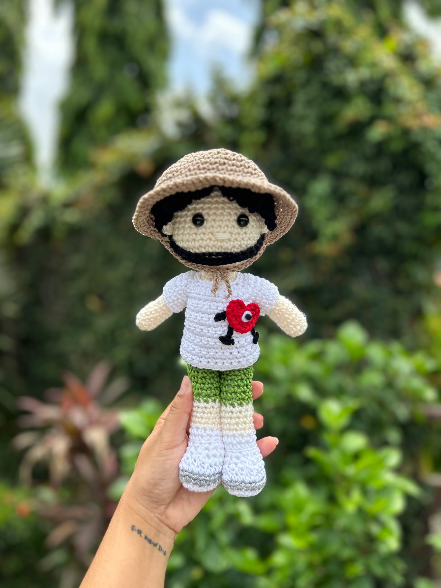 Bad Bunny- Amigurimi de crochet hecho 100% a mano